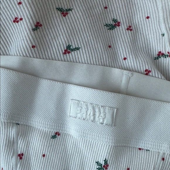 Skims Holiday Set 2024 Drop - Picture 2 of 3